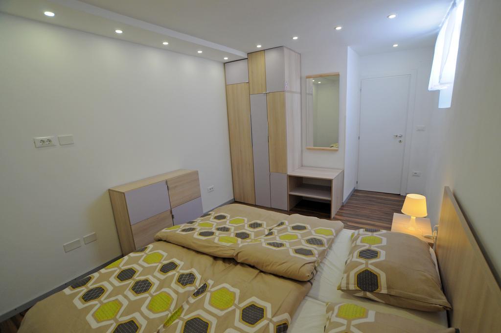Apartment Eva- Modern Central Place Pula Exterior photo